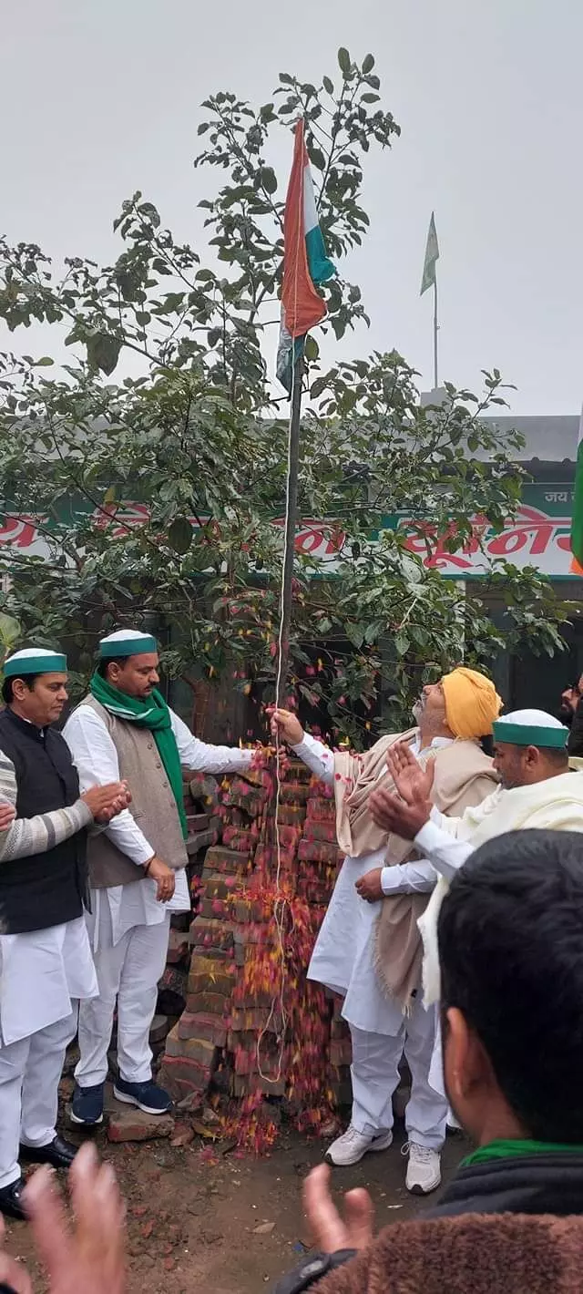 भाकियू कार्यालय पर लहराया तिरंगा भाकियू कार्यालय पर लहराया तिरंगा