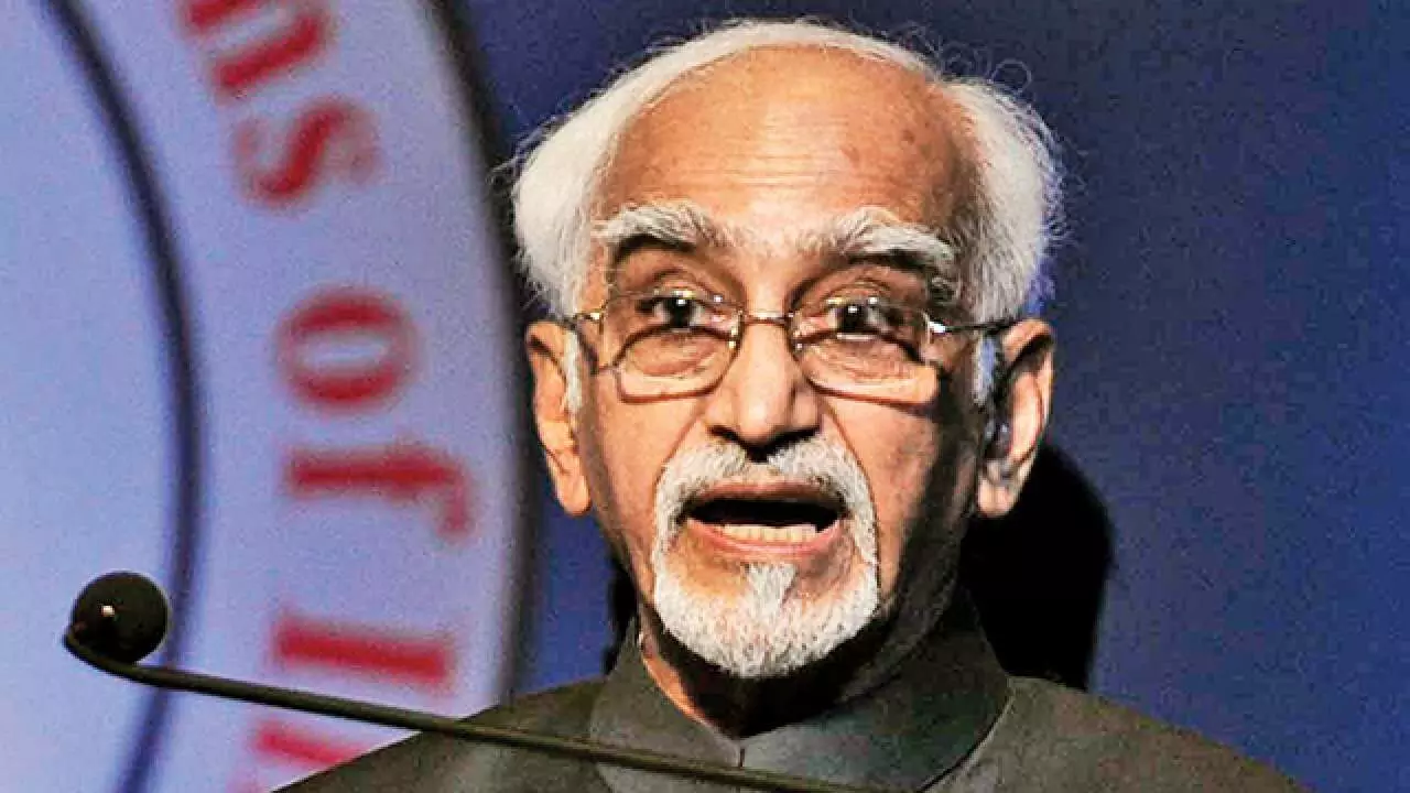 आईएसआई के मंच से हामिद अंसारी ने की मोदी राज की आलोचना आईएसआई के मंच से हामिद अंसारी ने की मोदी राज की आलोचना