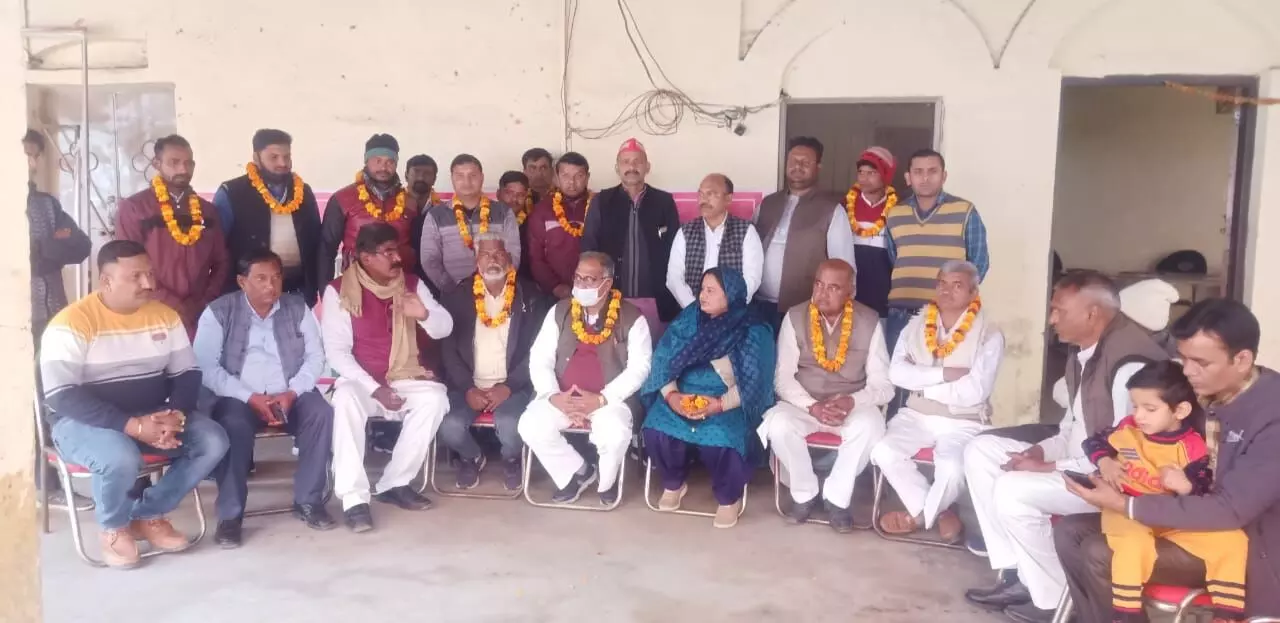 बसपा,भाजपा छोड़कर सपा में आये अनेक कार्यकर्ता