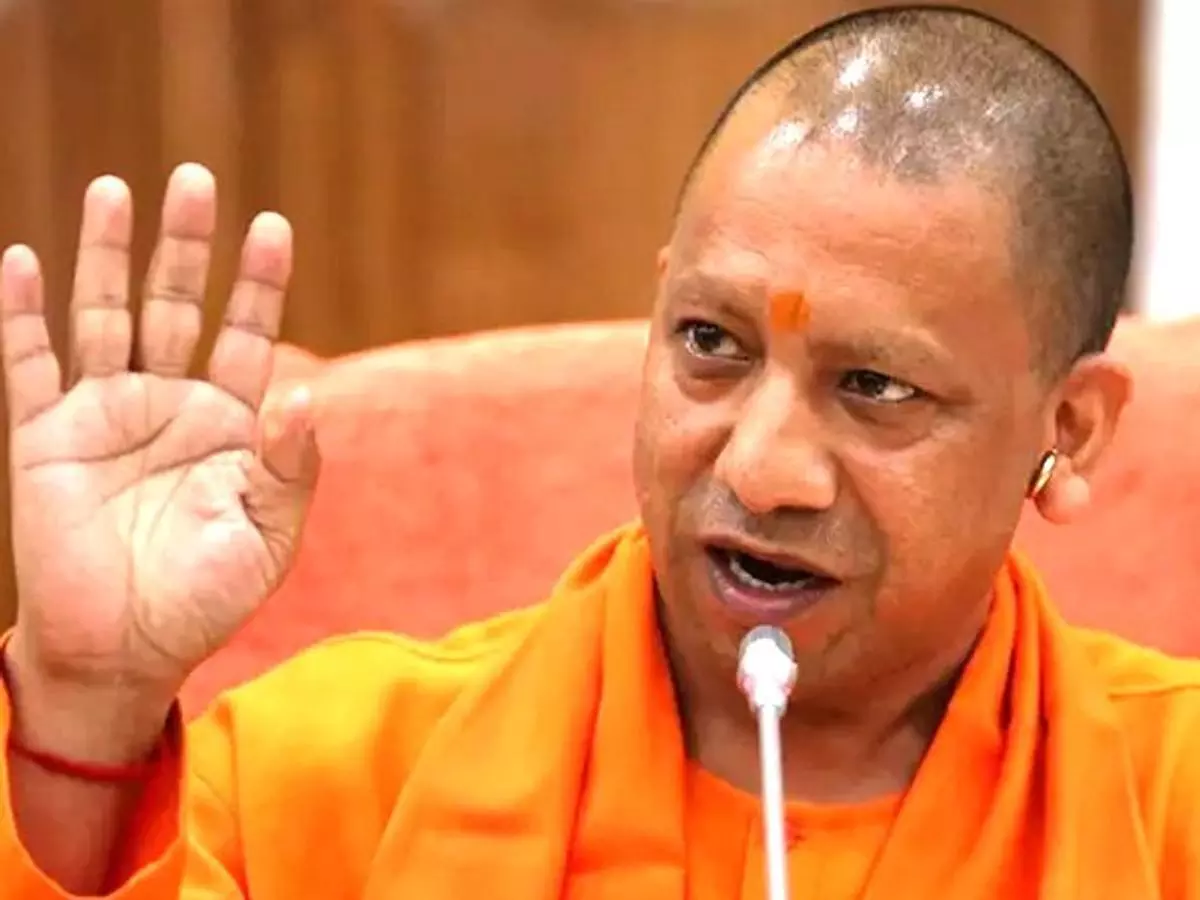 योगी आदित्यनाथ ने जोड़ा लाल पोटली का दंगा कनेक्शन योगी आदित्यनाथ ने जोड़ा लाल पोटली का दंगा कनेक्शन