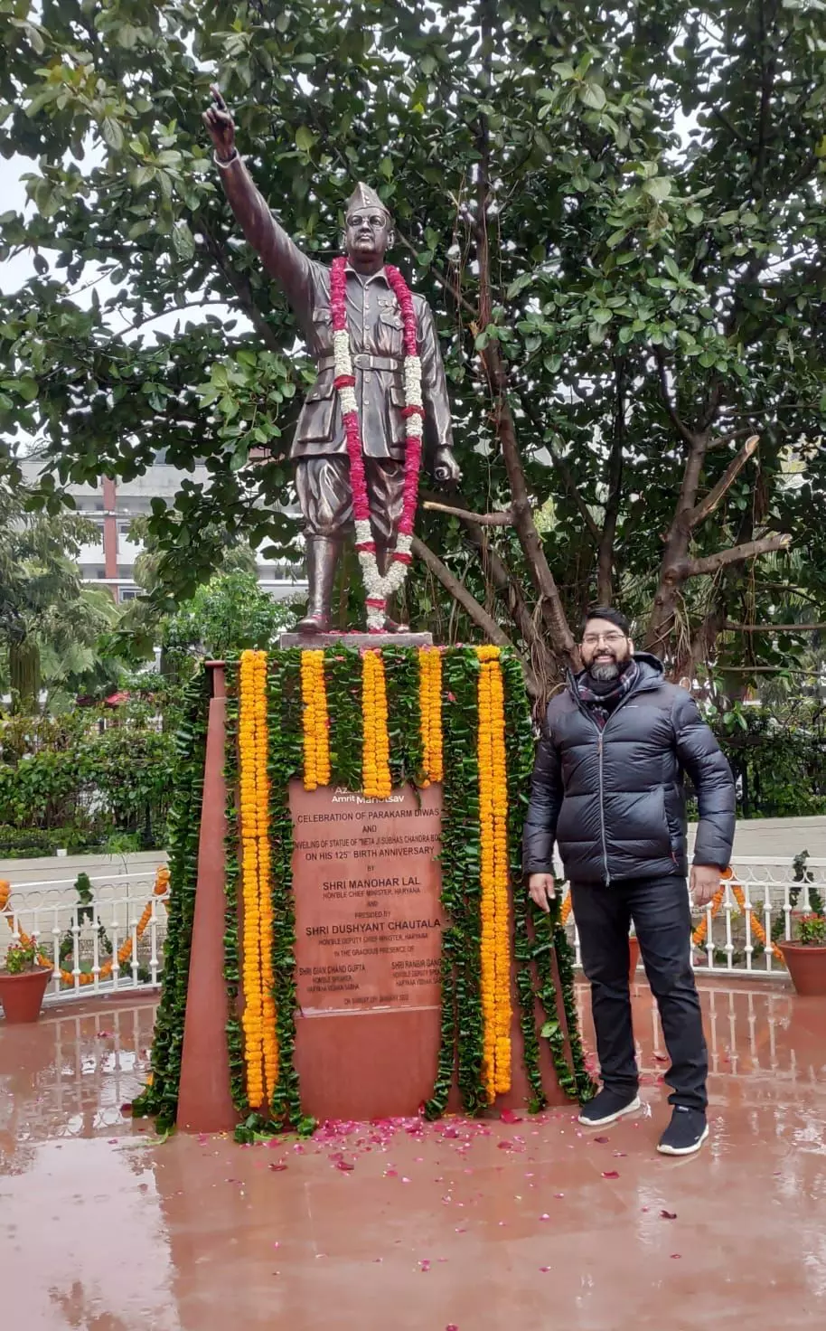 विशाल भटनागर द्वारा बनायी प्रतिमा का मुख्यमंत्री ने अनावरण किया विशाल भटनागर द्वारा बनायी प्रतिमा का मुख्यमंत्री ने अनावरण किया