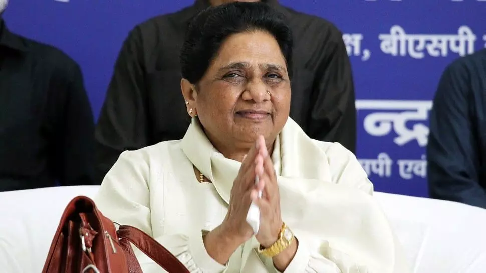 अखिलेश ने मायावती को ऐसे दिया न्योता अखिलेश ने मायावती को ऐसे दिया न्योता