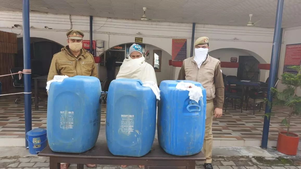 तीन लाख की हरियाणा मार्का शराब समेत चार गिरफ्तार तीन लाख की हरियाणा मार्का शराब समेत चार गिरफ्तार
