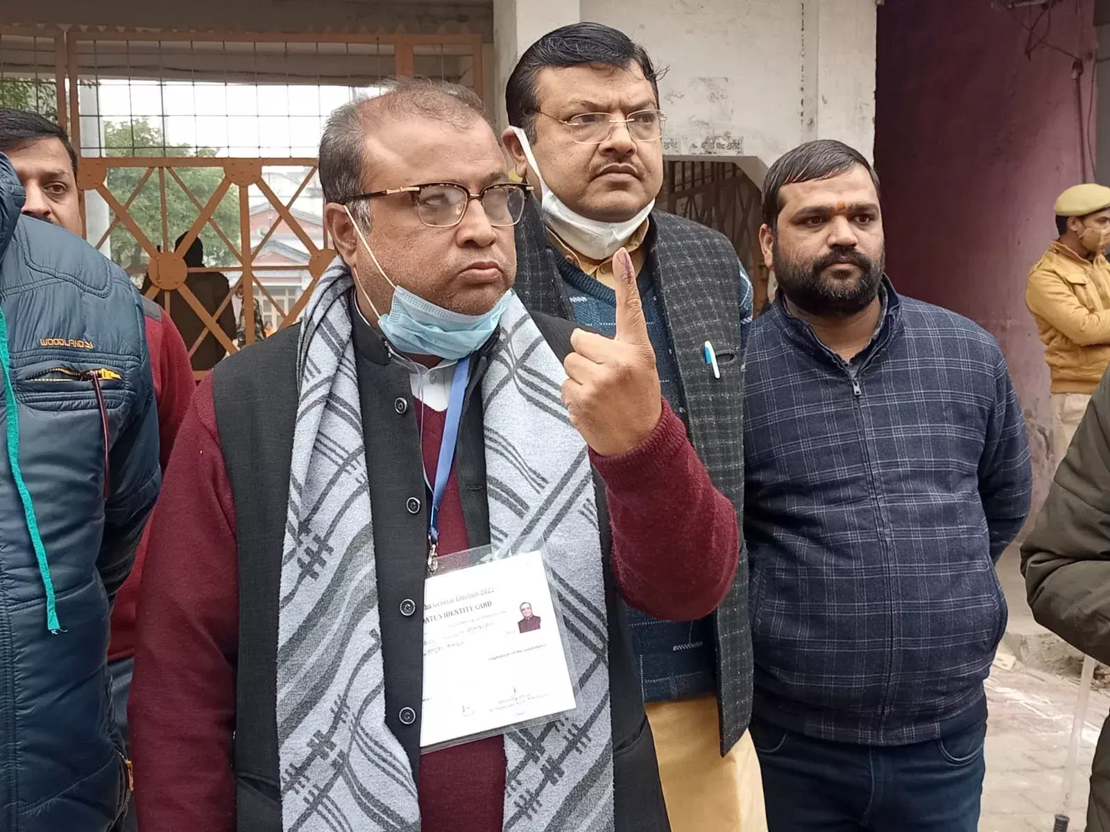 जिले में वोटिंग के लिए उमड़ा उत्साह, कुछ जगह ईवीएम खराब जिले में वोटिंग के लिए उमड़ा उत्साह, कुछ जगह ईवीएम खराब