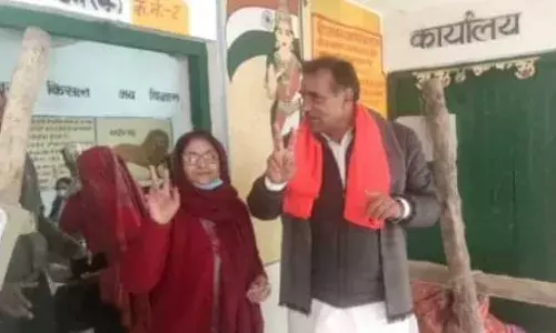 जिले में वोटिंग के लिए उमड़ा उत्साह, कुछ जगह ईवीएम खराब जिले में वोटिंग के लिए उमड़ा उत्साह, कुछ जगह ईवीएम खराब