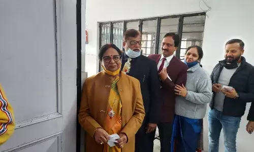 धूप खिलते ही उमड़ा जोश, कपिल, सौरभ, राकेश टिकैत व अंजू अग्रवाल ने डाला वोट धूप खिलते ही उमड़ा जोश, कपिल, सौरभ, राकेश टिकैत व अंजू अग्रवाल ने डाला वोट