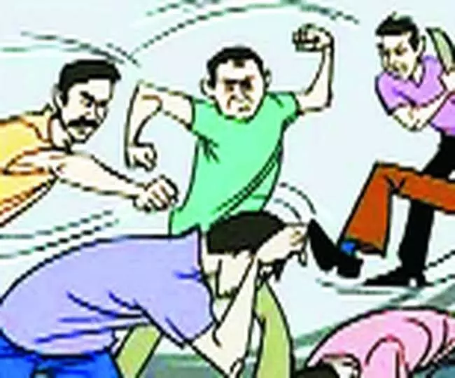पुलिस से छुड़ाकर पीट पीट कर मार डाला पुलिस से छुड़ाकर पीट पीट कर मार डाला