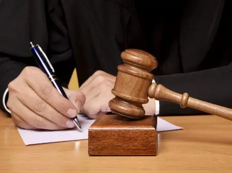 दहेज हत्या में दो ननदों को उम्रकैद, तीन अन्य को सजा दहेज हत्या में दो ननदों को उम्रकैद, तीन अन्य को सजा