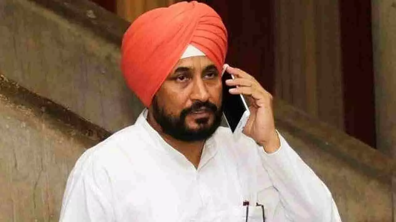 तीन बार परीक्षा देकर इंटर पास की मान ने: चन्नी तीन बार परीक्षा देकर इंटर पास की मान ने: चन्नी