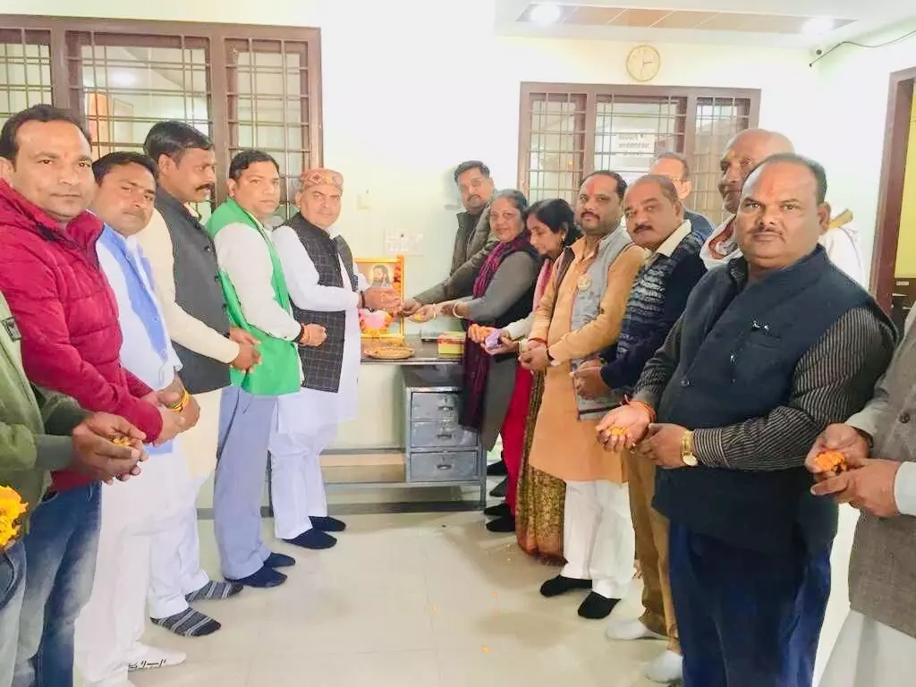 संत रविदास ने जात पात हटाने के लिए संघर्ष किया संत रविदास ने जात पात हटाने के लिए संघर्ष किया