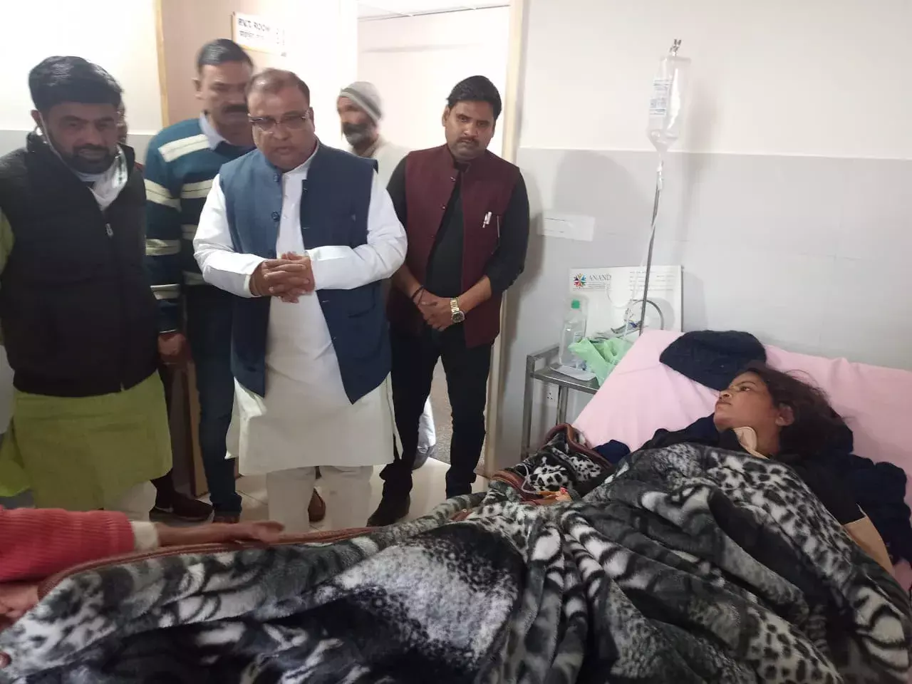 हादसे में घायल बच्चों को देखने पहुंचे सौरभ स्वरूप हादसे में घायल बच्चों को देखने पहुंचे सौरभ स्वरूप