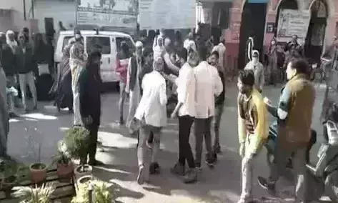 जिला अस्पताल में चले लात-घूंसे जिला अस्पताल में चले लात-घूंसे