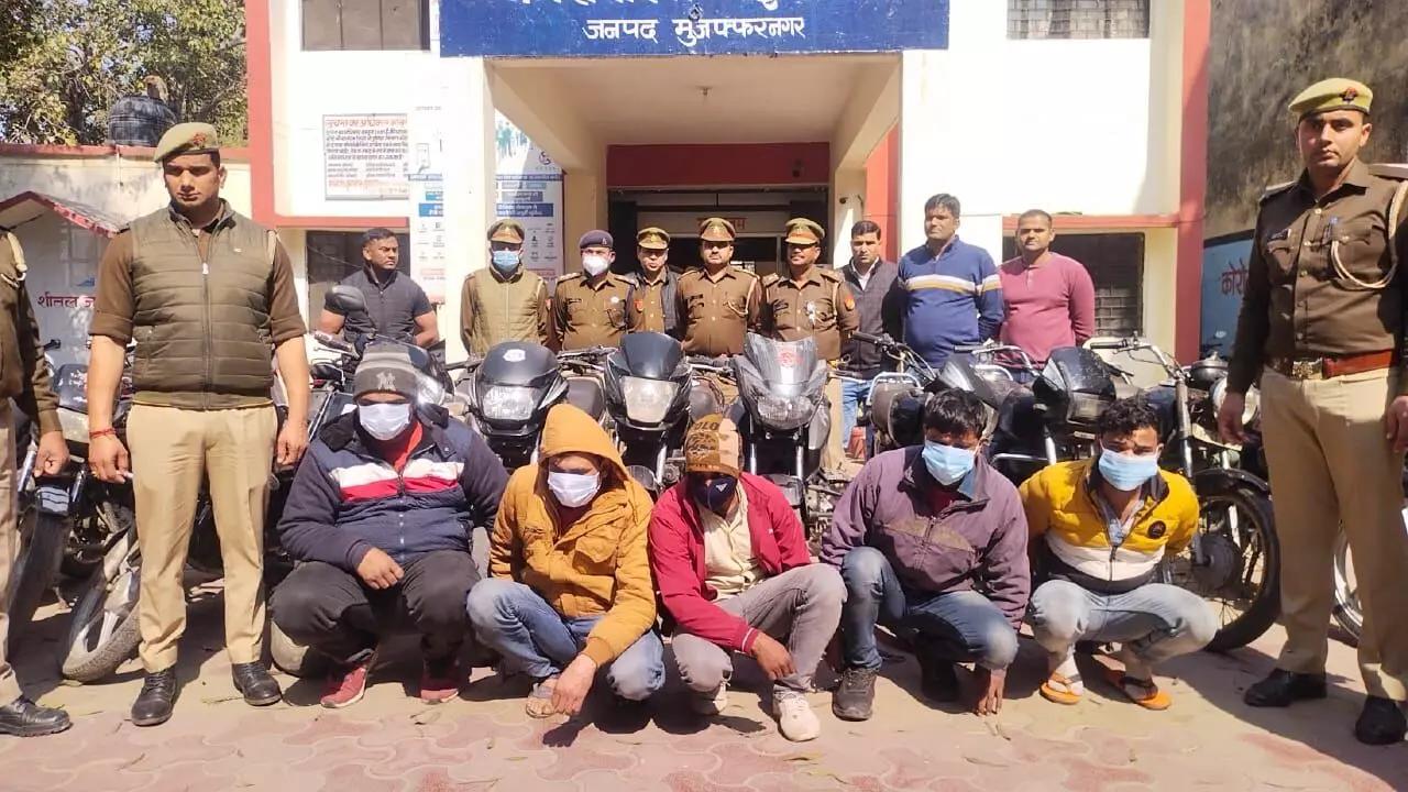 एक दर्जन दोपहिया वाहनों समेत पांच गिरफ्तार एक दर्जन दोपहिया वाहनों समेत पांच गिरफ्तार