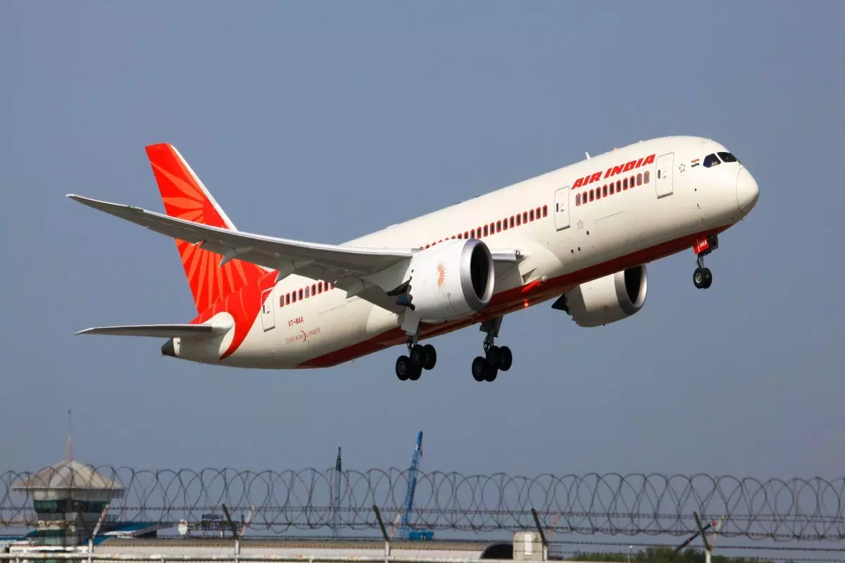 यूक्रेन से भारत के नागरिको को वापस लाने के लिए एयर इंडिया का विशेष विमान रवाना