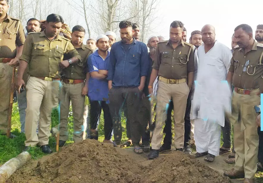 सीकरी कब्रिस्तान में दो कब्र उखाड़ीं, ग्रामीणों ने किया हंगामा
