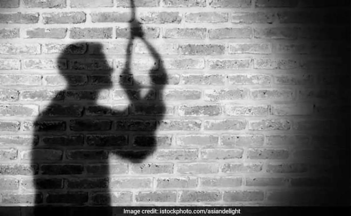 मुजफ्फरनगर निवासी सिपाही ने फाँसी लगाकर दी जान मुजफ्फरनगर निवासी सिपाही ने फाँसी लगाकर दी जान