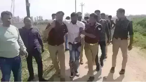 जेलर की हत्या का प्रयास करने वाले शातिर को पुलिस ने किया लंगड़ा जेलर की हत्या का प्रयास करने वाले शातिर को पुलिस ने किया लंगड़ा