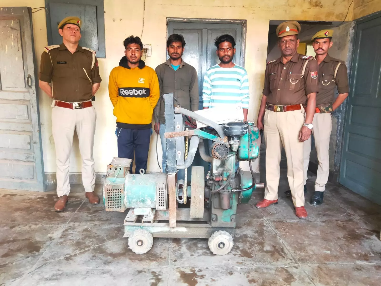 मन्सूरपुर पुलिस ने दबोचे 3 शातिर चोर मन्सूरपुर पुलिस ने दबोचे 3 शातिर चोर