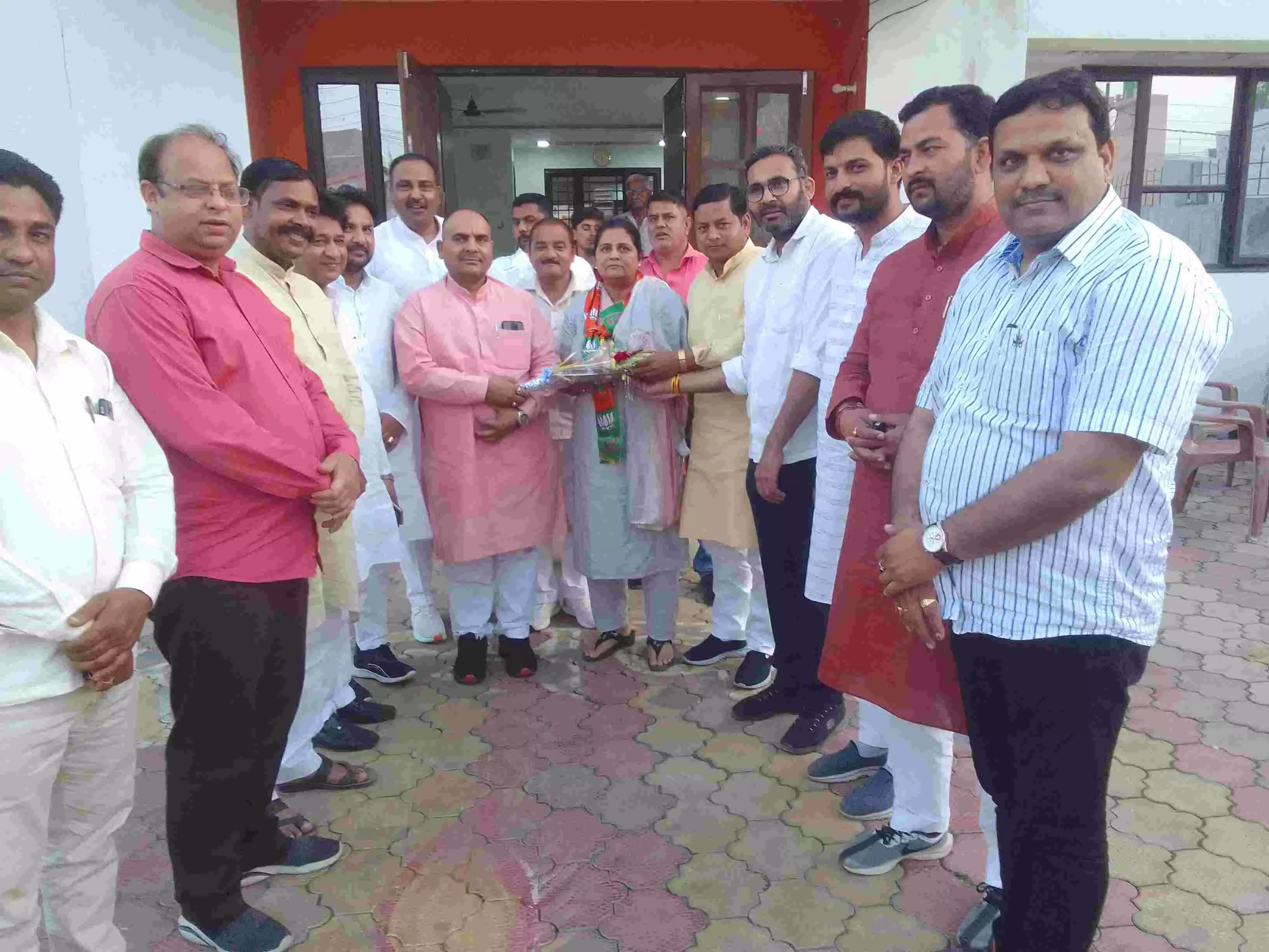वंदना वर्मा ने बैठक में बनाई चुनावी रणनीति वंदना वर्मा ने बैठक में बनाई चुनावी रणनीति