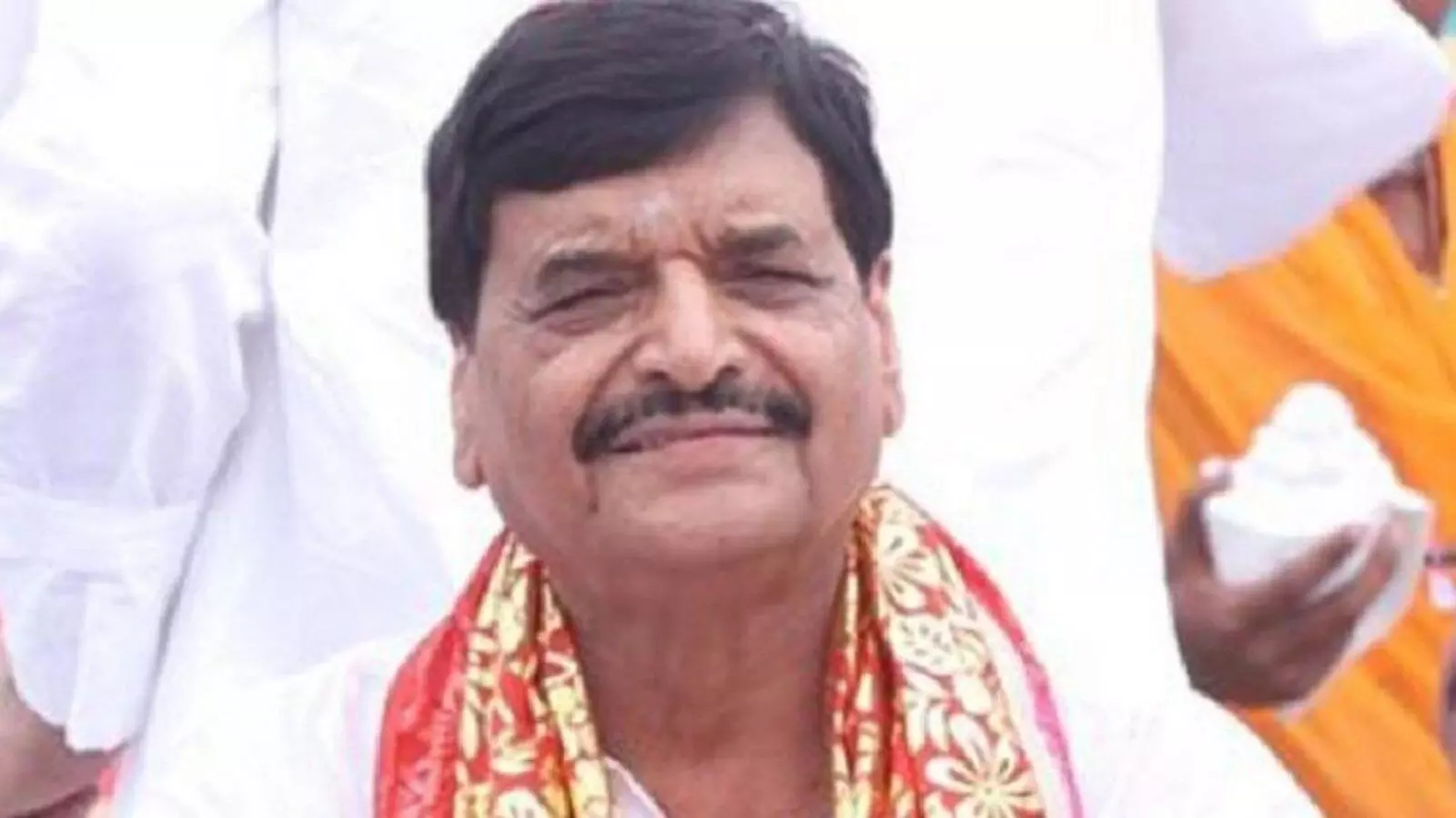 ट्विटर पर मोदी और योगी से जुड़े शिवपाल यादव ट्विटर पर मोदी और योगी से जुड़े शिवपाल यादव
