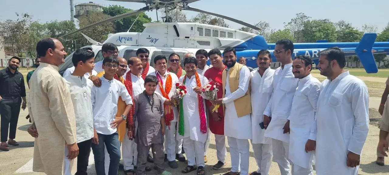 बालाजी महाराज के रंग में रंगा शहर, हेलीकॉप्टर से पुष्प वर्षा बालाजी महाराज के रंग में रंगा शहर, हेलीकॉप्टर से पुष्प वर्षा