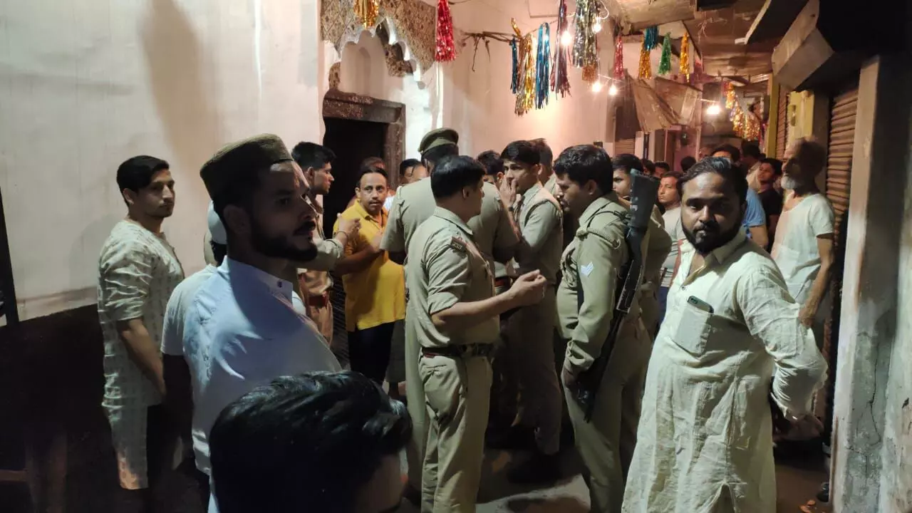 अलीगढ में भी हुआ पथराव, घरों में घुसकर लोगों को पीटा