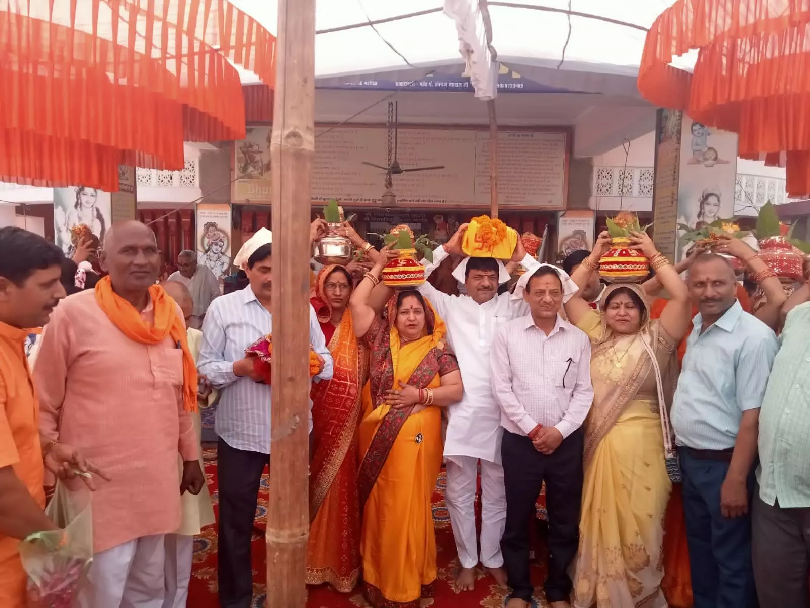श्री श्यामा श्याम मंदिर के 32वे स्थापना दिवस की कलश यात्रा का मंत्री कपिल देव अग्रवाल ने किया शुभारंभ