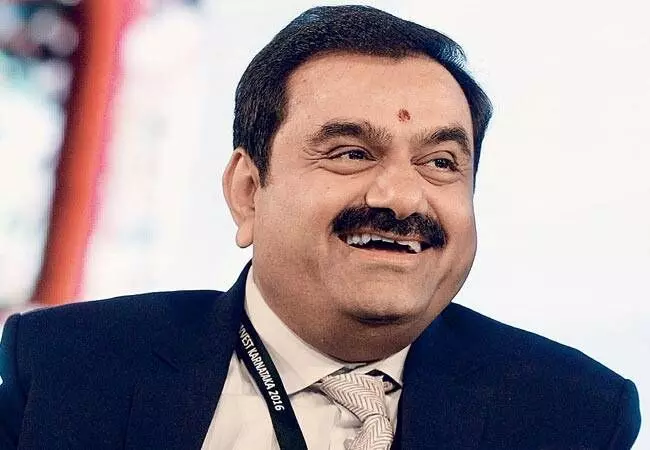 अडानी पहुंचे दुनिया के पांचवें अमीर के पायदान पर अडानी पहुंचे दुनिया के पांचवें अमीर के पायदान पर
