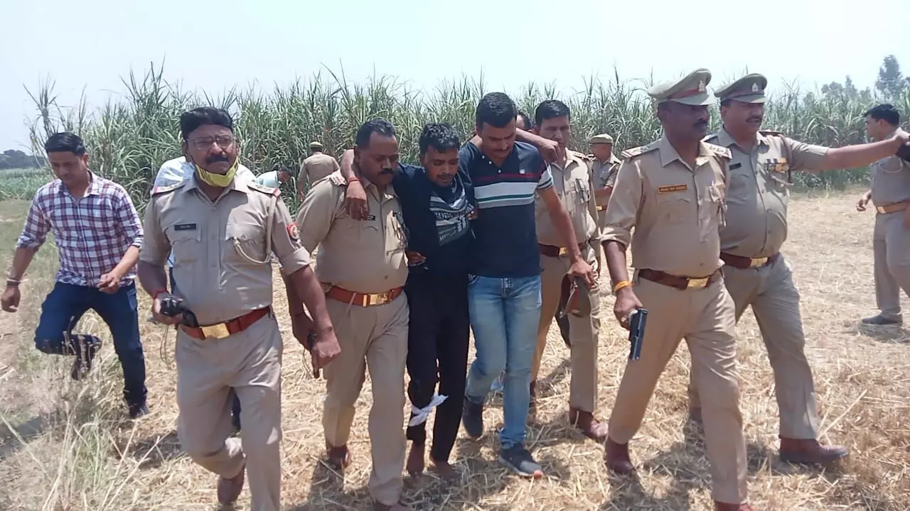 दस हजार का ईनामी मुठभेड़ में घायल दस हजार का ईनामी मुठभेड़ में घायल