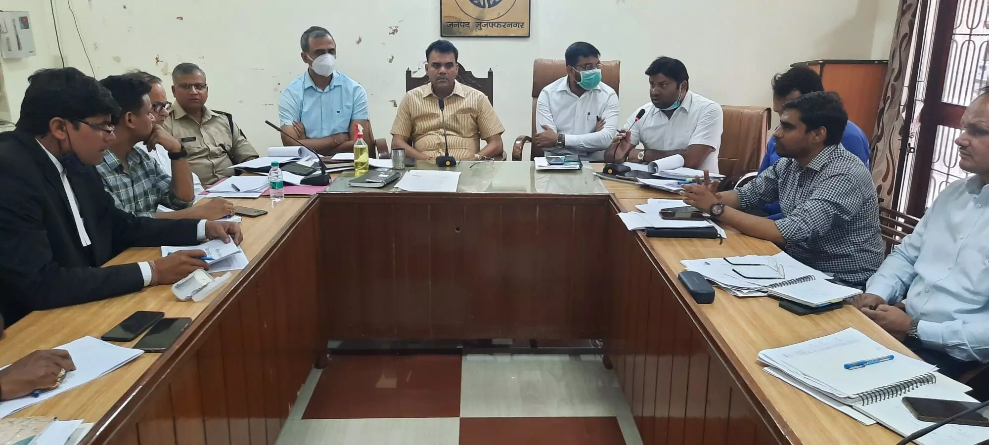 गंभीर मामलों के निस्तारण में लापरवाही ना करें : डीएम गंभीर मामलों के निस्तारण में लापरवाही ना करें : डीएम