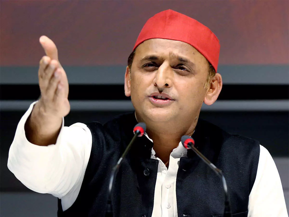 किसानों पर गोलों की बौछार, ये कैसा अमृतकालः अखिलेश यादव किसानों पर गोलों की बौछार, ये कैसा अमृतकालः अखिलेश यादव