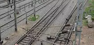 रेलवे ट्रैक पर बम विस्फोट, कोई हताहत नहीं