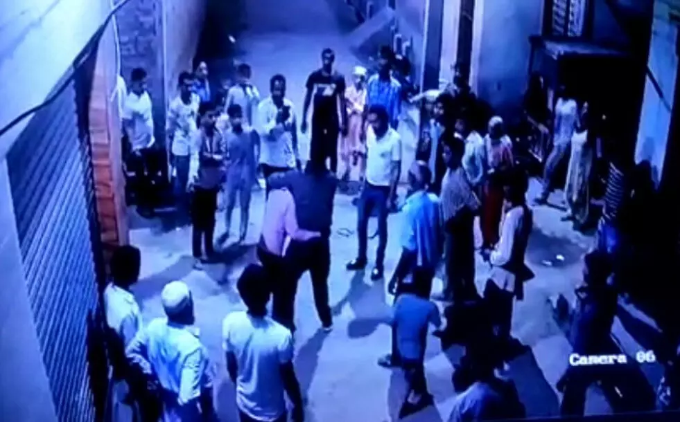 शराब पीकर उत्पात मचाने पर सिपाही सस्पेंड शराब पीकर उत्पात मचाने पर सिपाही सस्पेंड