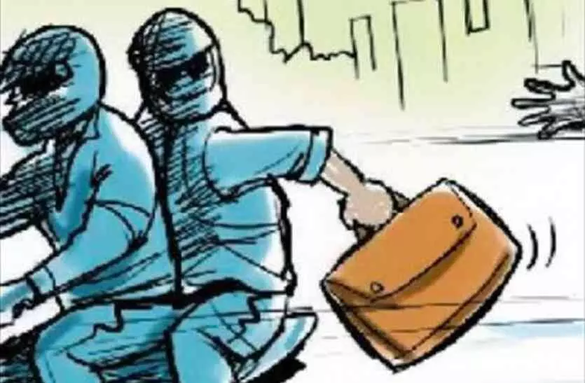 बाराती बन कर सोये और लाखों के आभूषण नगदी लूटकर भाग निकले