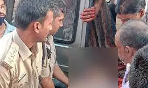 शिकारियों के हमले में तीन पुलिसकर्मी शहीद, वन्य शिकारी भी मार गिराया शिकारियों के हमले में तीन पुलिसकर्मी शहीद, वन्य शिकारी भी मार गिराया