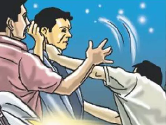 जिम में विवाद के बाद हमला कर घर को आग लगा दी जिम में विवाद के बाद हमला कर घर को आग लगा दी