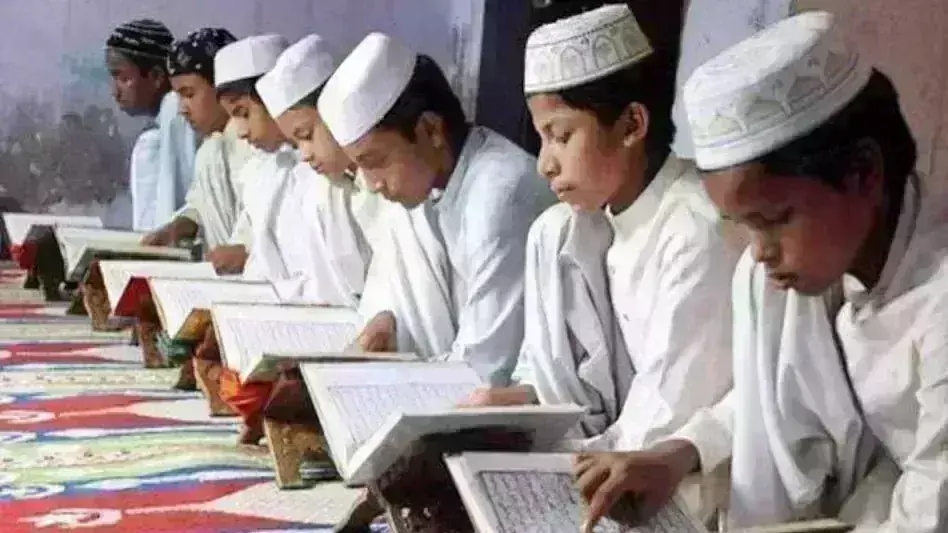 यूपी मे नए मदरसों को अब नहीं मिलेगा अनुदान, योगी कैबिनेट ने बदला अखिलेश सरकार का फैसला यूपी मे नए मदरसों को अब नहीं मिलेगा अनुदान, योगी कैबिनेट ने बदला अखिलेश सरकार का फैसला