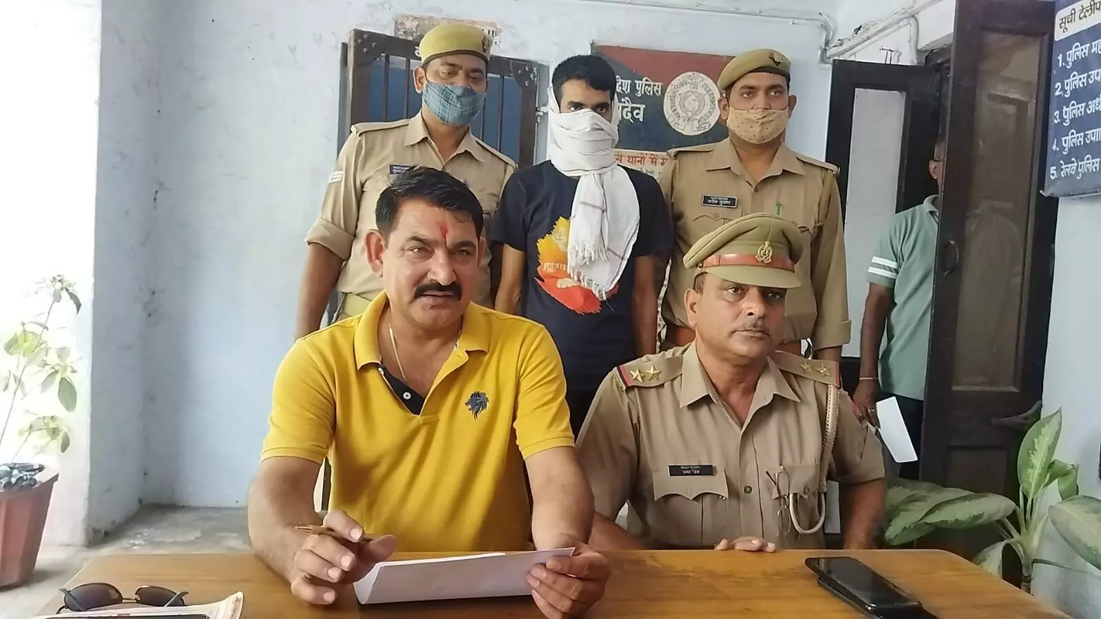 जीआरपी ने रेलवे स्टेशन पर पकड़ा गांजा, एक युवक को किया गिरफ्तार जीआरपी ने रेलवे स्टेशन पर पकड़ा गांजा, एक युवक को किया गिरफ्तार