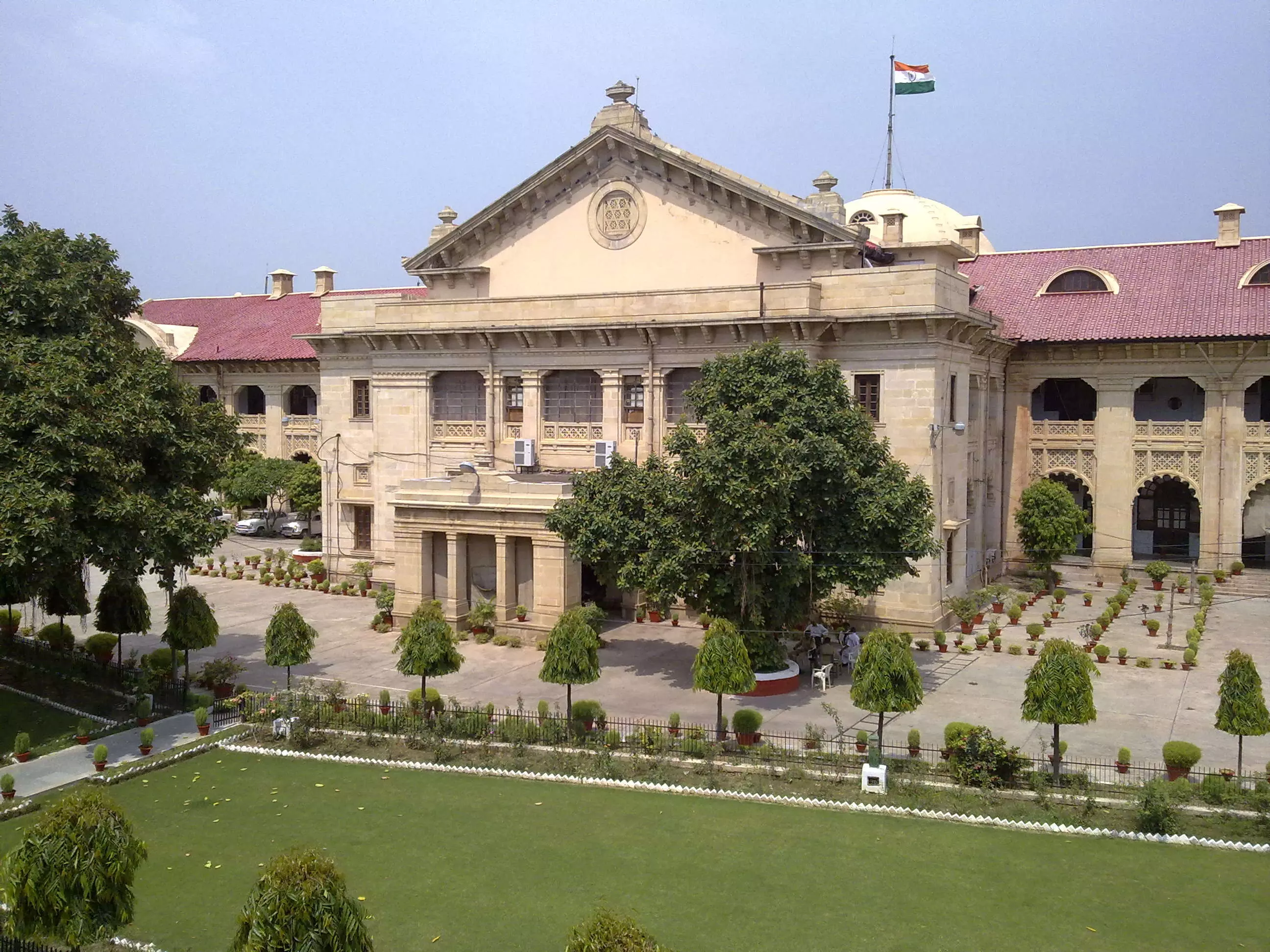 भ्रष्टाचार का मामलाः इलाहाबाद हाईकोर्ट ने तीन जजों को किया बर्खास्त, दो बरी