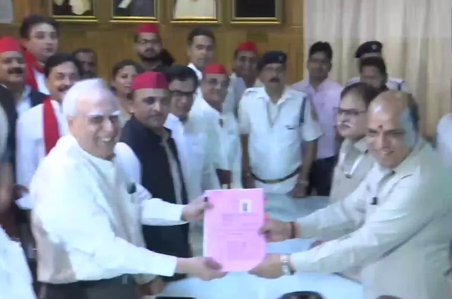 राज्यसभा के लिए समाजवादी पार्टी के समर्थित उम्मीदवार के रूप में कपिल सिब्बल ने किया आज नामांकन