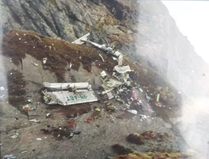 अपडेट- दुर्घटनाग्रस्त विमान का मलबा मिला, 14 शव भी हुए बरामद अपडेट- दुर्घटनाग्रस्त विमान का मलबा मिला, 14 शव भी हुए बरामद