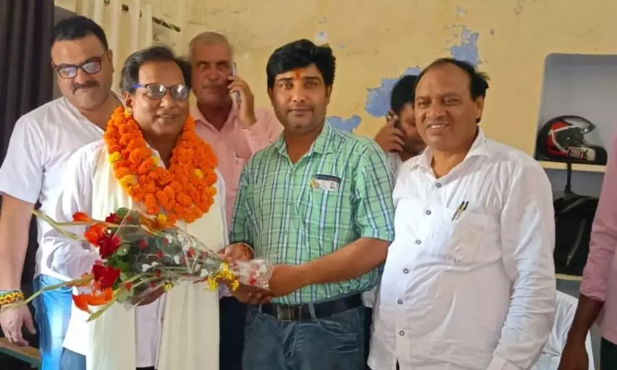 रिटायरमेंट पर डा. सलीम ने दिया प्यार का संदेश रिटायरमेंट पर डा. सलीम ने दिया प्यार का संदेश