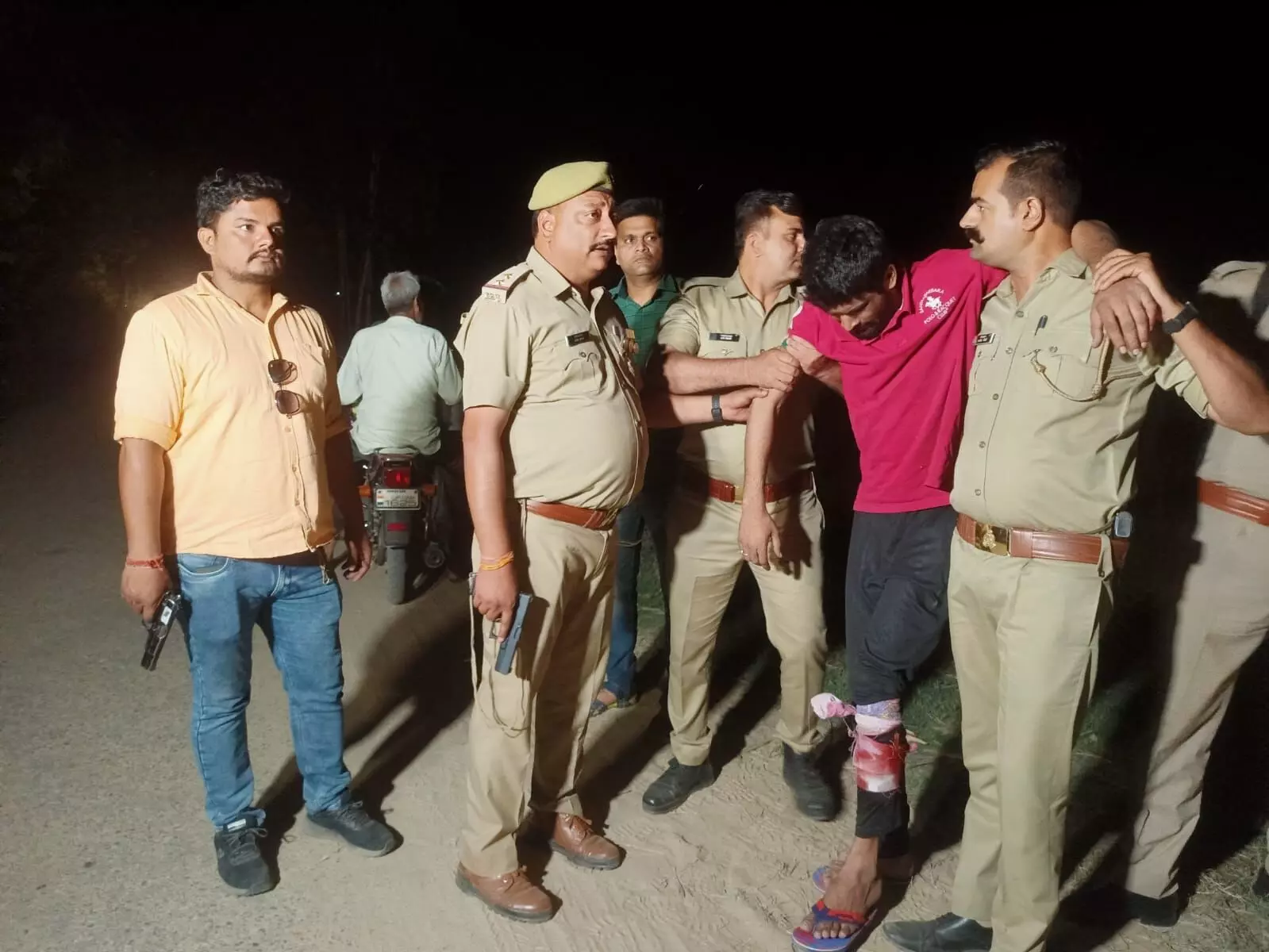 टॉप-10 अपराधी को पुलिस ने मुठभेड के दौरान दबोचा टॉप-10 अपराधी को पुलिस ने मुठभेड के दौरान दबोचा