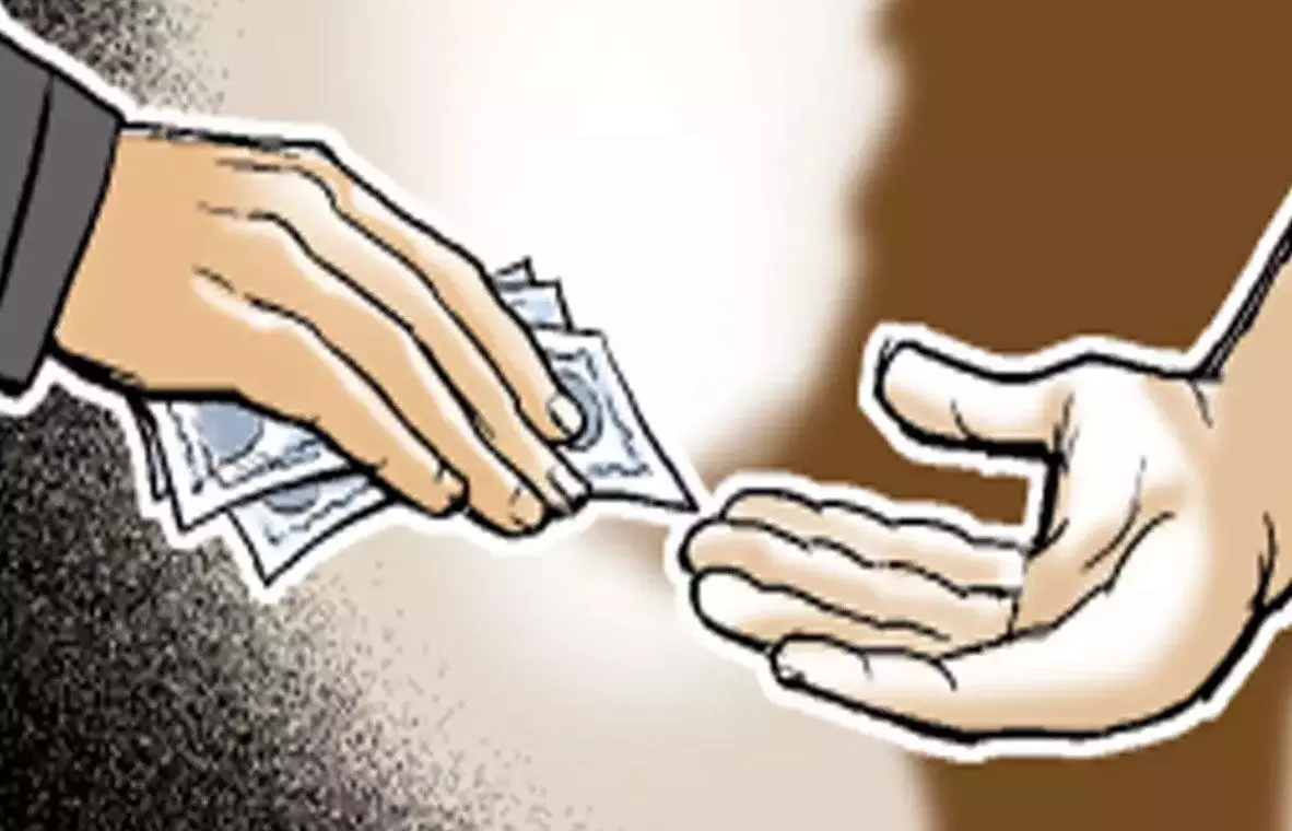 महिला एएसआई 10 हजार रुपये रिश्वत लेते गिरफ्तार महिला एएसआई 10 हजार रुपये रिश्वत लेते गिरफ्तार