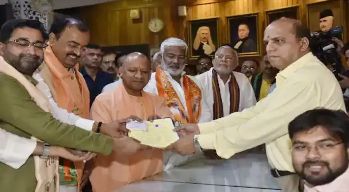 केशव मौर्य सहित भाजपा के नौ उम्मीदवारों ने किया विधान परिषद चुनाव का नामांकन केशव मौर्य सहित भाजपा के नौ उम्मीदवारों ने किया विधान परिषद चुनाव का नामांकन