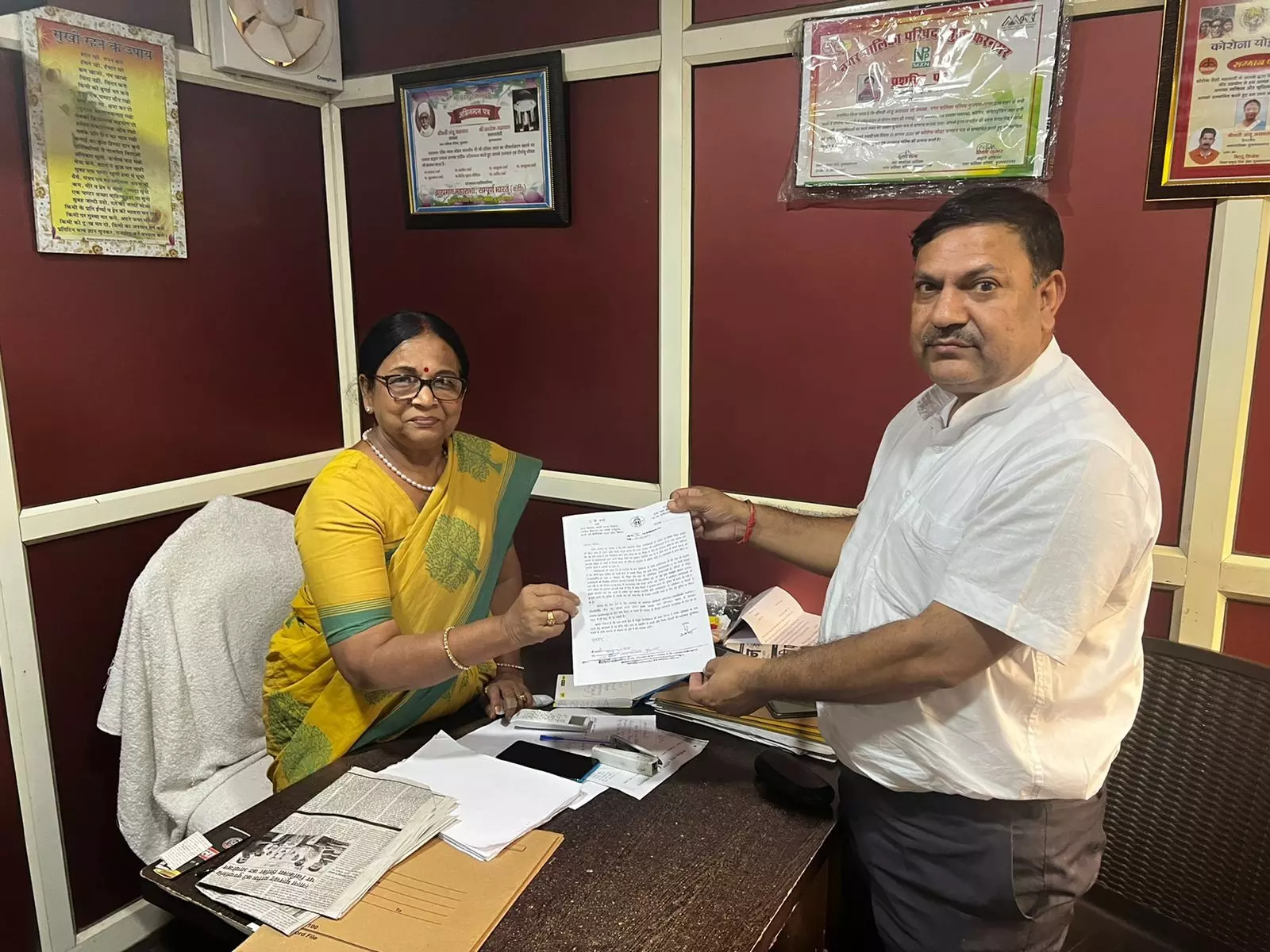 सीएम योगी के मंत्री ने चेयरपर्सन अंजू अग्रवाल को भेजा पत्र, मांगा सहयोग सीएम योगी के मंत्री ने चेयरपर्सन अंजू अग्रवाल को भेजा पत्र, मांगा सहयोग