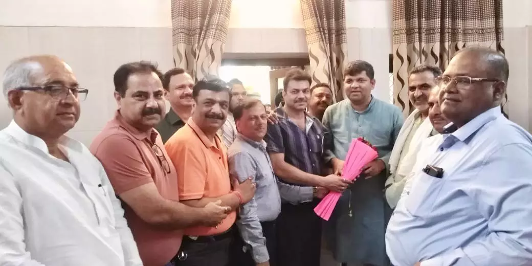 मुजफ्फरनगर के उद्यमियों ने की मंत्री आशीष पटेल से मुलाकात मुजफ्फरनगर के उद्यमियों ने की मंत्री आशीष पटेल से मुलाकात