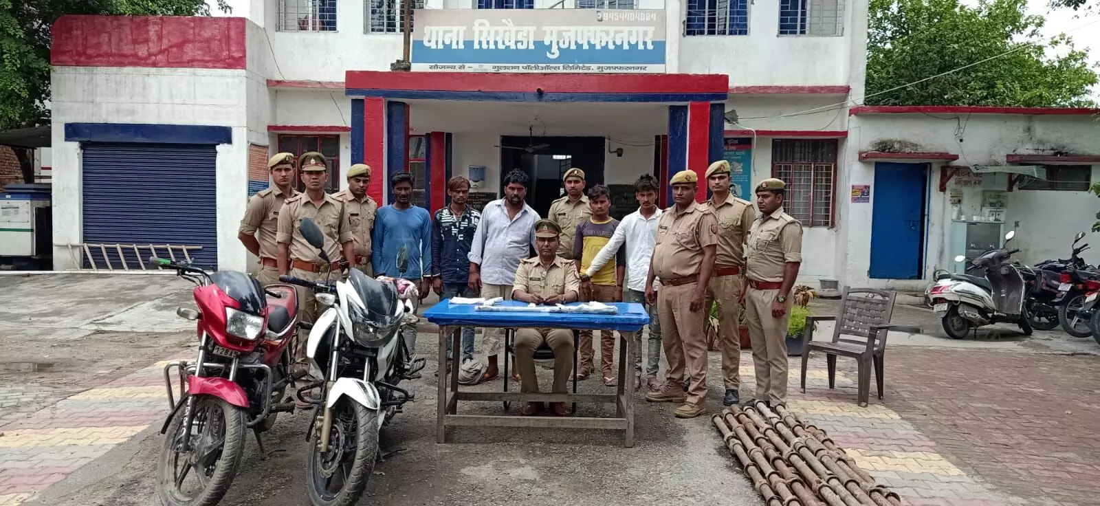 मुजफ्फरनगर....चोरी की योजना बना रहे 05 शातिर पुलिस ने दबोचे मुजफ्फरनगर....चोरी की योजना बना रहे 05 शातिर पुलिस ने दबोचे