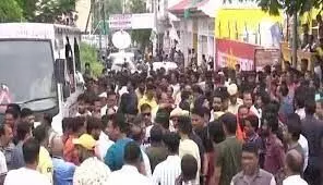 कन्हैया के अंतिम संस्कार में जनसैलाब उमडा कन्हैया के अंतिम संस्कार में जनसैलाब उमडा