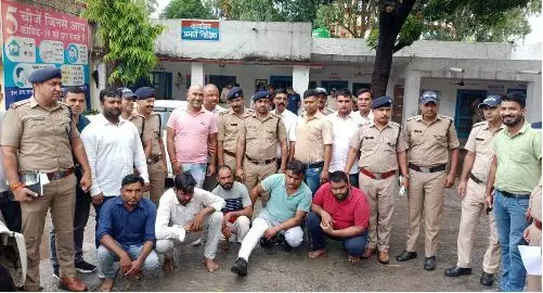 महिला व मासूम बेटी से गैंगरेप में मुजफ्फरनगर के भाकियू नेता समेत पांच आरोपी गिरफ्तार महिला व मासूम बेटी से गैंगरेप में मुजफ्फरनगर के भाकियू नेता समेत पांच आरोपी गिरफ्तार